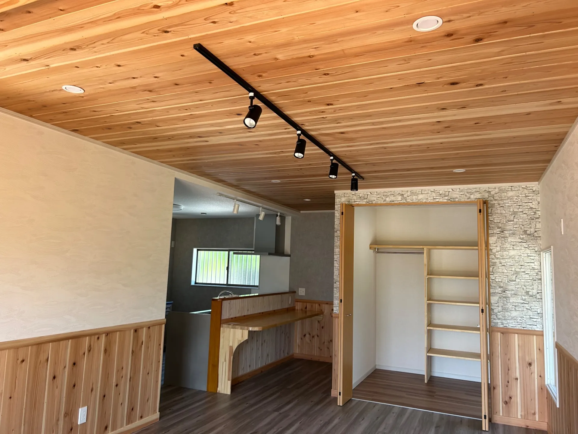 キッチン・居間・クローゼット